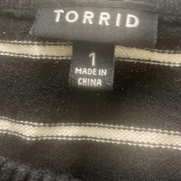 Torrid Heart Sweater size 1 - Picture 4 of 6